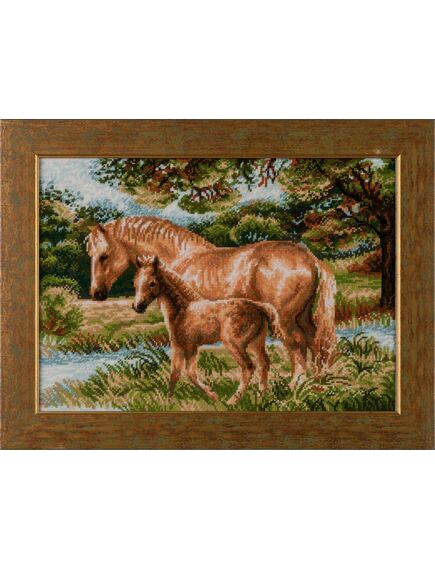  Вышитая картина "Лошадь с жеребёнком" – фото 1